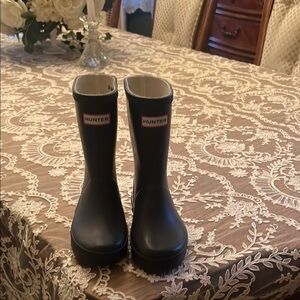 Hunter Classic Black Boots Navy Hunter rain boot size 6